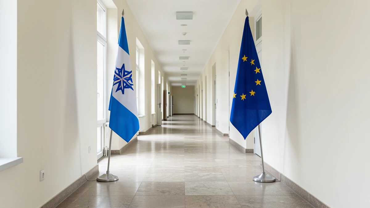 Rima Hassan et le drapeau israélien : accusée d'avoir renversé l'emblème du 7-Octobre au Parlement européen